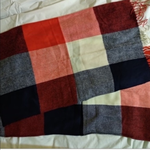 Plaid scarf in two colors! - Picture 4 of 7